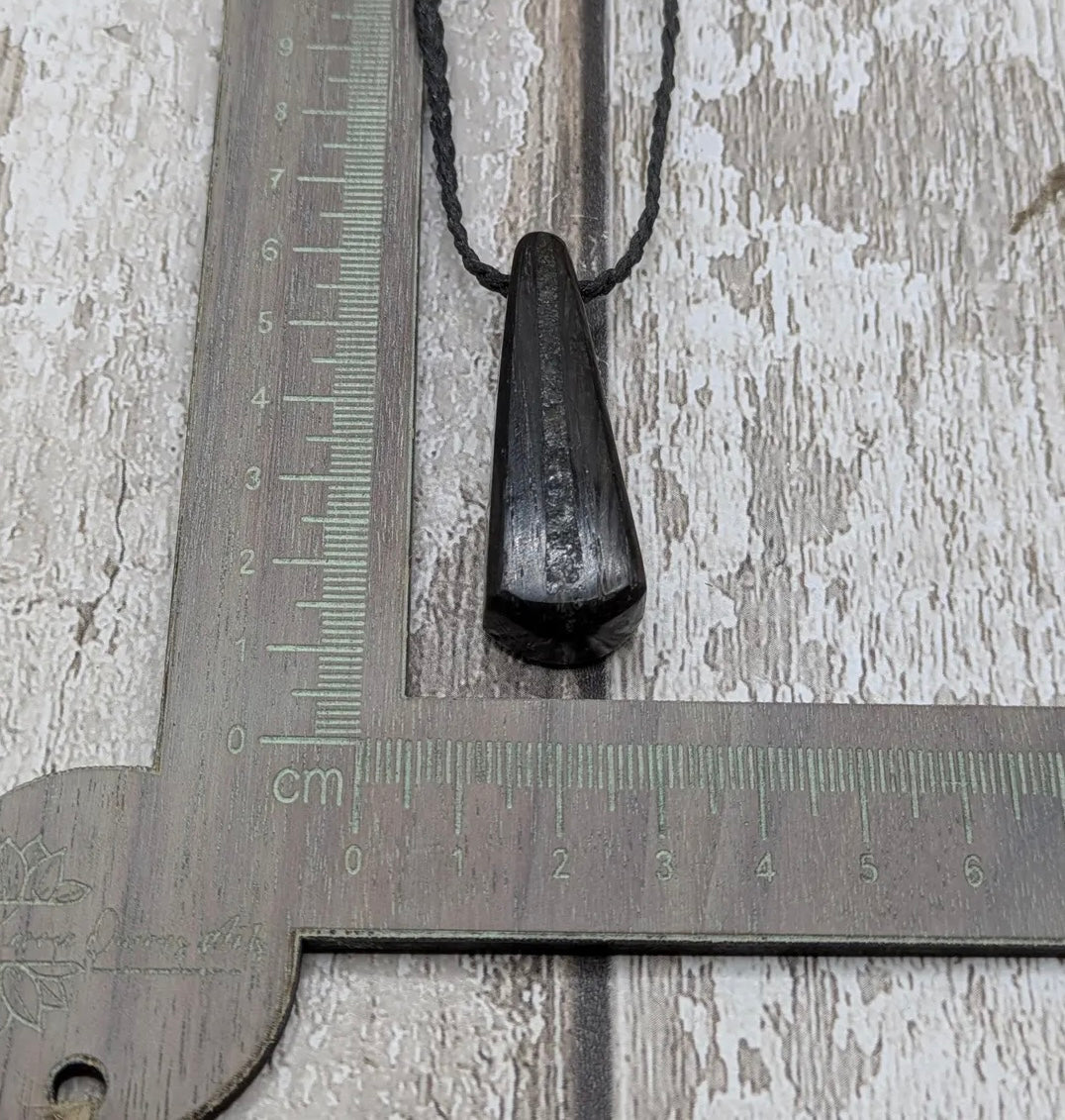 Fenland bog oak with Preseli bluestone roimata pendant.