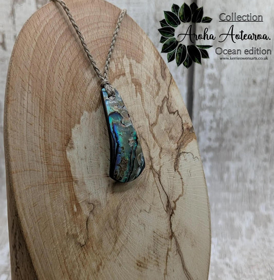 Small New Zealand Rainbow Pāua Shell Roimata Pendant – Iridescent Teardrop Necklace, Māori Inspired Ocean Jewellery, Healing Shell Talisman
