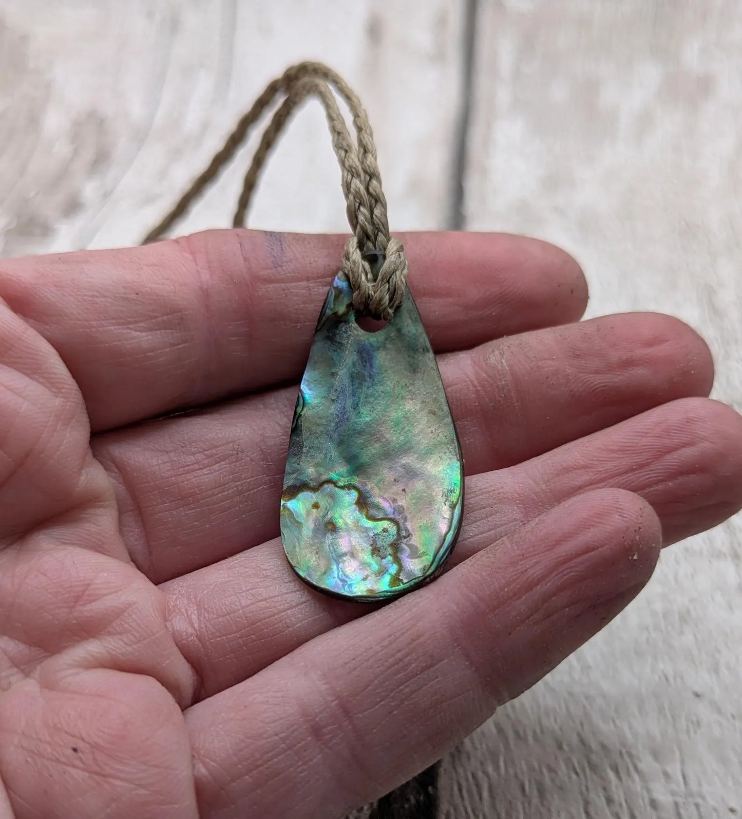 New Zealand Rainbow Pāua Shell Roimata Pendant – Iridescent Teardrop Necklace, Māori Inspired Ocean Jewellery, Healing Shell Talisman.