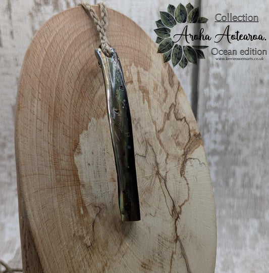 new Zealand rainbow pāua abalone shell lip rim pendant.