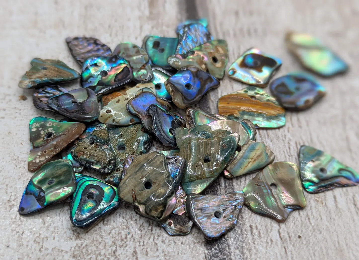 20 New Zealand rainbow pāua abalone shell central tiny beads.