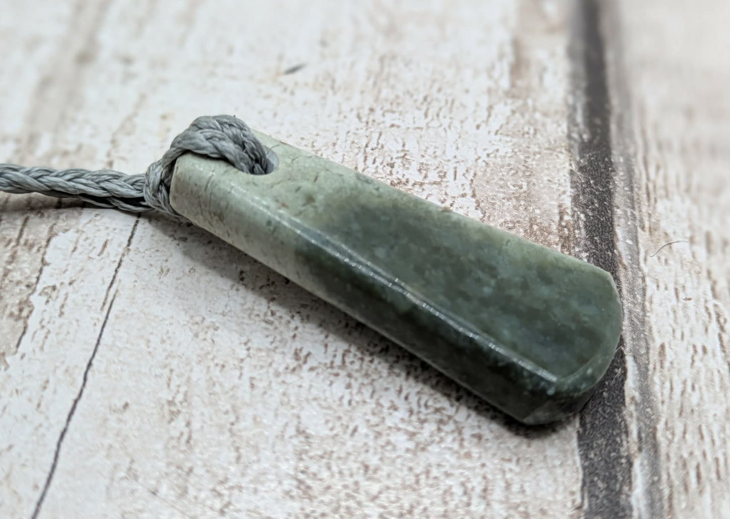 New Zealand Pounamu greenstone nephrite jade roimata pendant.