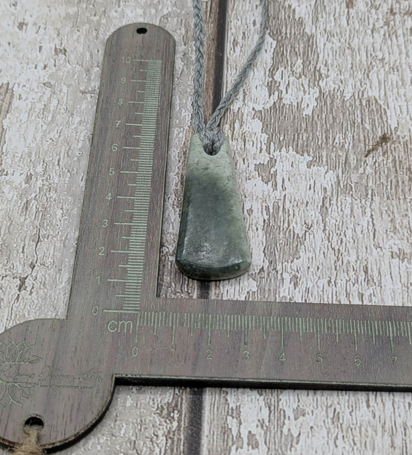 New Zealand Pounamu greenstone nephrite jade roimata pendant.
