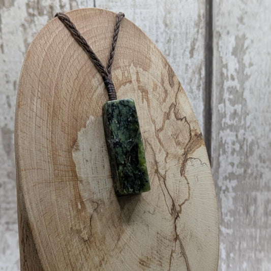 Hast pass serpentine rectangle pendant Pounamu greenstone.