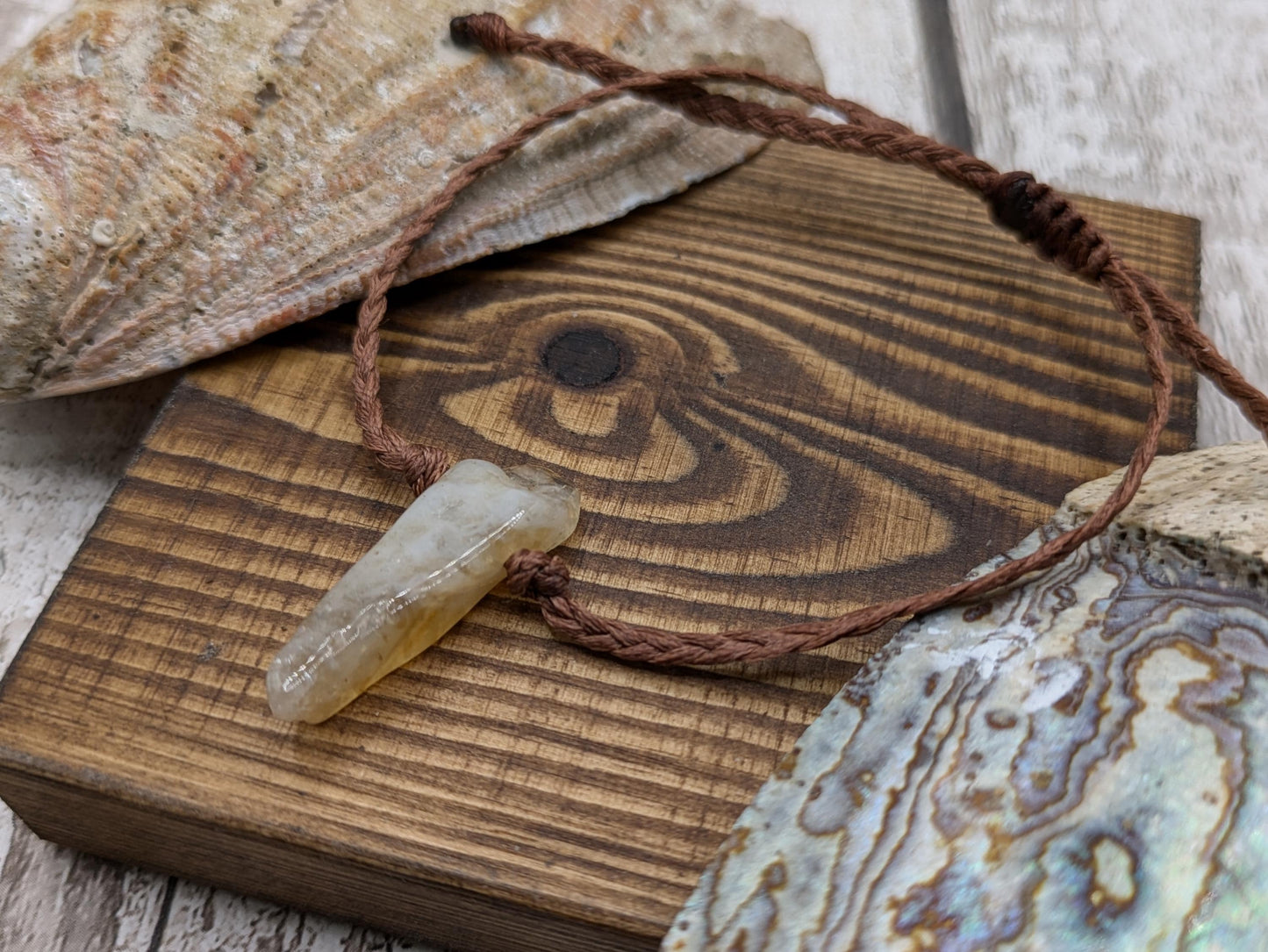 citrine stone macrame adjustable bracket.