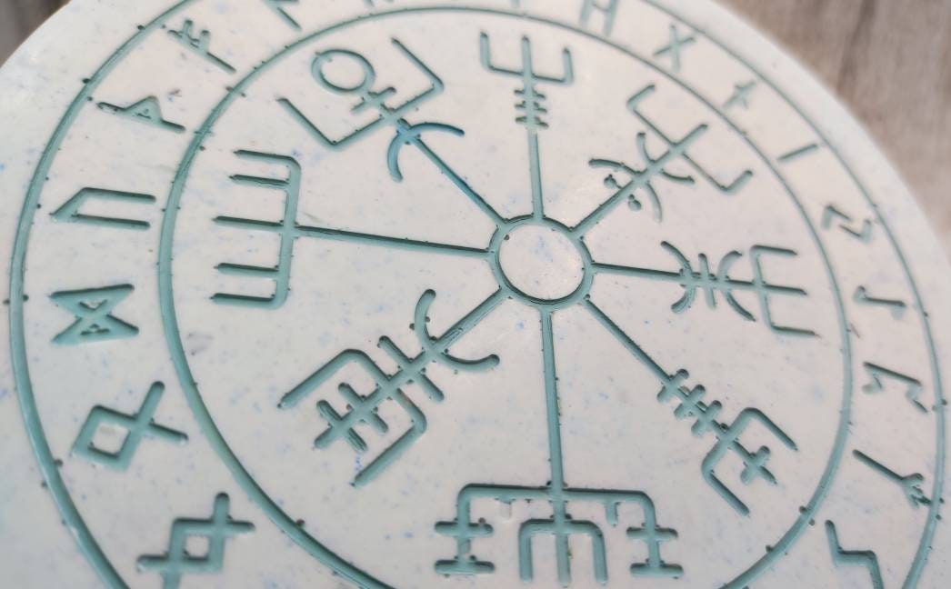 Jesmonite compass rune divination board.