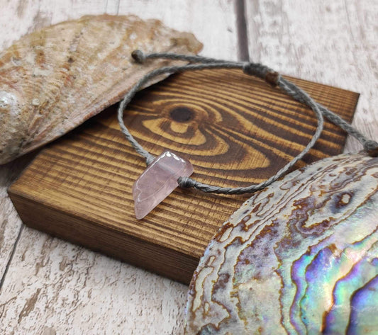 Rose quartz stone adjustable macramé bracelet.